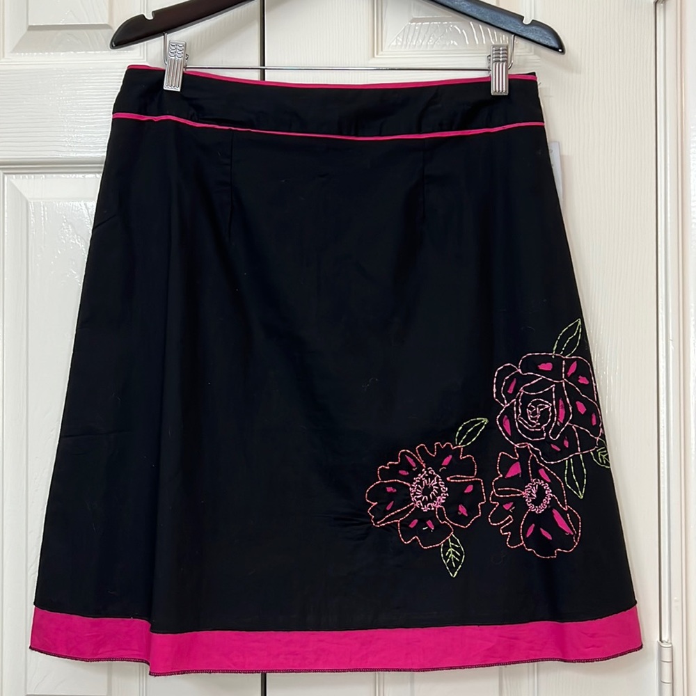 Black and Pink A line skirt Embroidered Flowers lined Sz 14P